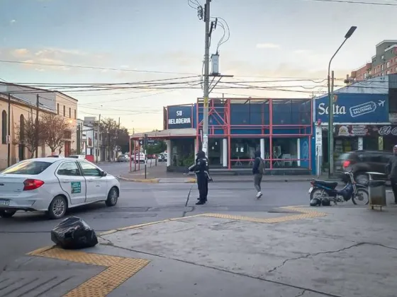 Fuerte choque: Una mamá llevaba a su hijo a la escuela y terminó en el hospital