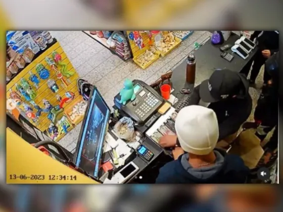 INSEGURIDAD: En banda, armados y a los gritos
