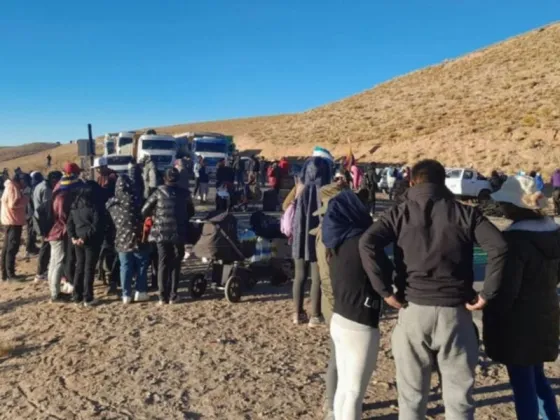 Ruta 51: Crece la tensión, avalúan levantar el bloqueo y transportistas exigen paso libre