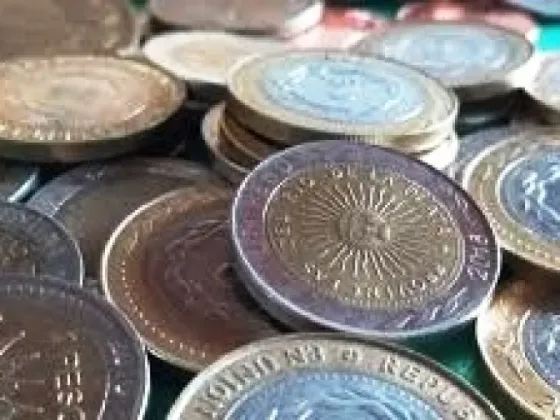 Venta de monedas por kilo: cómo hacen y cuánto ganan los que negocian con los metales del dinero argentino