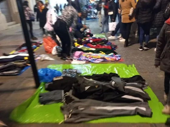Comerciantes de Salta exigen controles más rigurosos ante la presencia de manteros en el centro capitalino