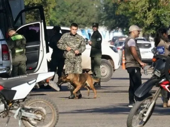 Buscan con un georadar, rastros de la joven en una calle del barrio Emerenciano Sena