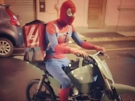 Spider Man se quedó a pata: Le robaron su moto