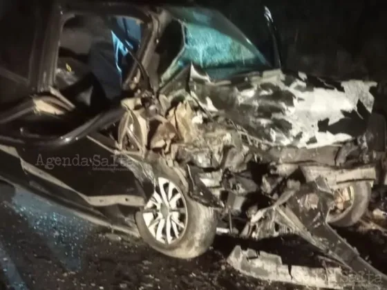 El estado de uno de los vehículos que participó del trágico choque (Foto: Radio Salta)