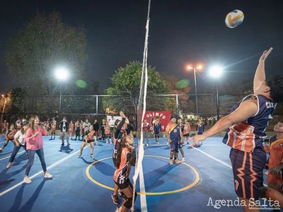 Bettina Romero habilitó un playón deportivo en barrio Lamadrid