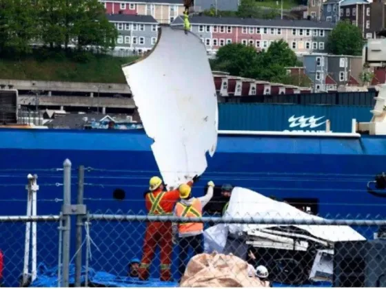 Así se ven los restos del submarino Titán que fueron recuperados del fondo oceánico