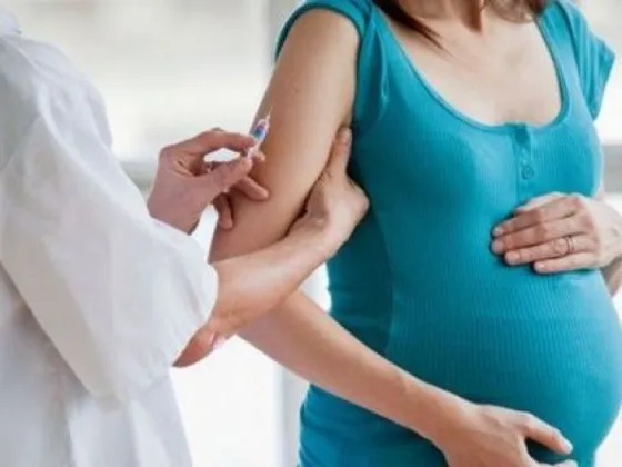 La tos convulsa se puede prevenir con vacuna desde el embarazo