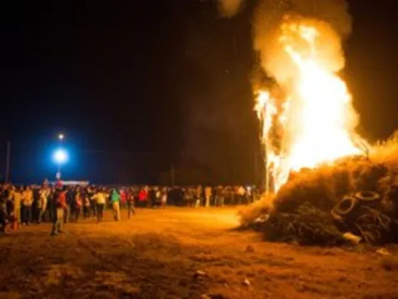 Una multitud celebró en los fogones cerrillanos dedicados a San Pablo y San Pedro