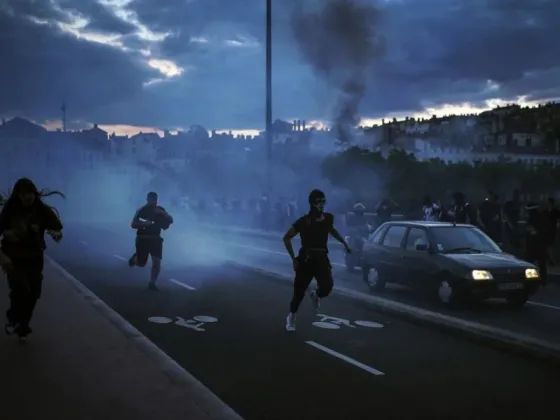 Francia: arrestaron a 1.311 personas en la cuarta noche de disturbios
