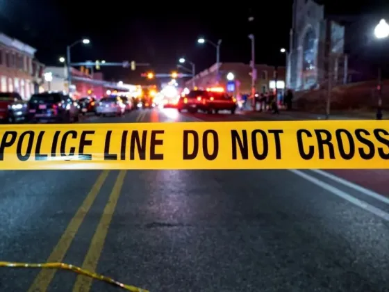 Dos muertos y decenas de heridos en otro tiroteo masivo en EE.UU