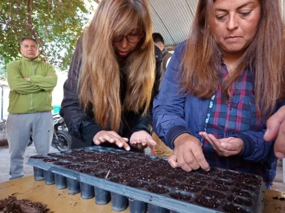 Vecinos se capacitaron en Huertas Agroecológicas en el Vivero municipal