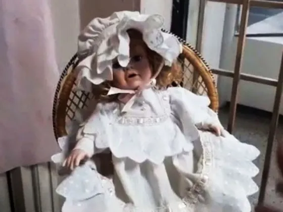 En Salta exponen una muñeca maldita que se mueve sola