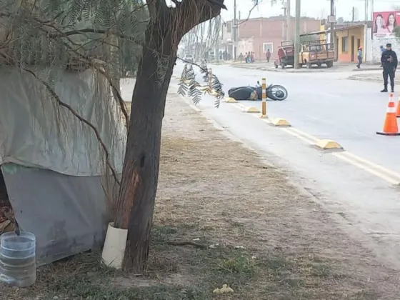 Motociclista resulta herido por esquivar a un perro callejero