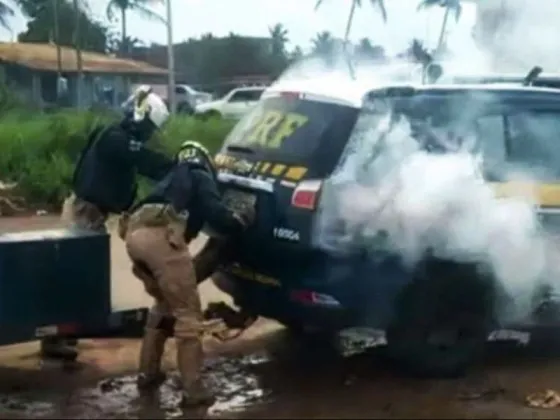 Dos policías encerraron a un preso en un patrullero, tiraron gases lacrimógenos y murió asfixiado