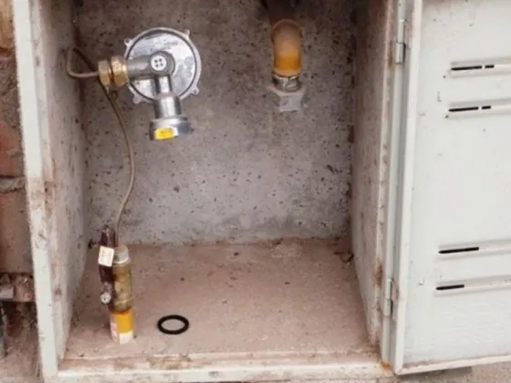 Detienen a salteño  y lo acusan de sustracción de caños de cobre de medidores de gas