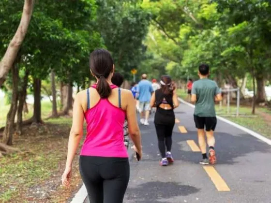 Si caminas esta cantidad de pasos por día, podés vivir más y mejor