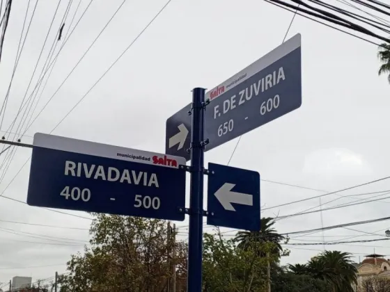 Colocan 300 nuevos carteles nomencladores de calles para mejorar la orientación en la ciudad