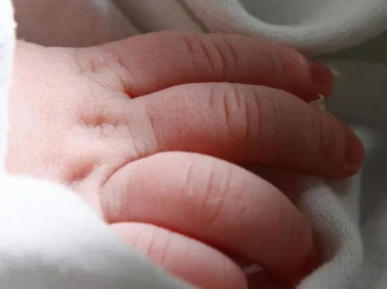 La bebé seguirá internada en el hospital y te contamos los motivos
