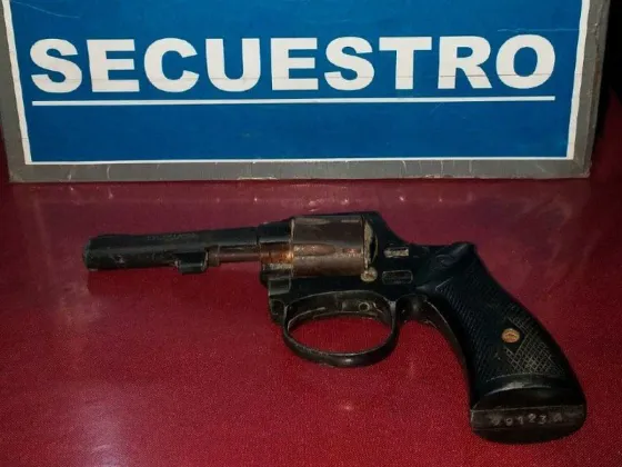 Durante una persecución detuvieron a dos salteños que llevaban un revolver