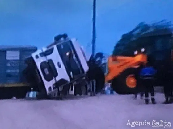 Un tren chocó contra un camión en J. V. González