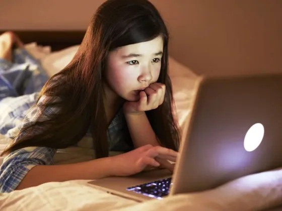 6 de cada 10 niños hablan con desconocidos en internet: qué medidas tomar para prevenir el grooming