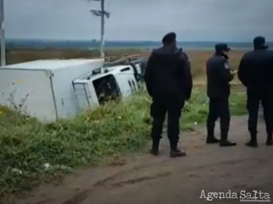 Volcó un camión con medicamentos sobre ruta 34