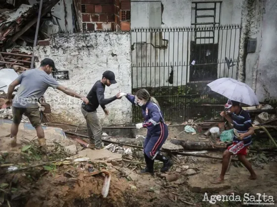 Brasil: Aumentaron las víctimas por las intensas lluvias "ya son 44 los muertos y 56 los desaparecidos"