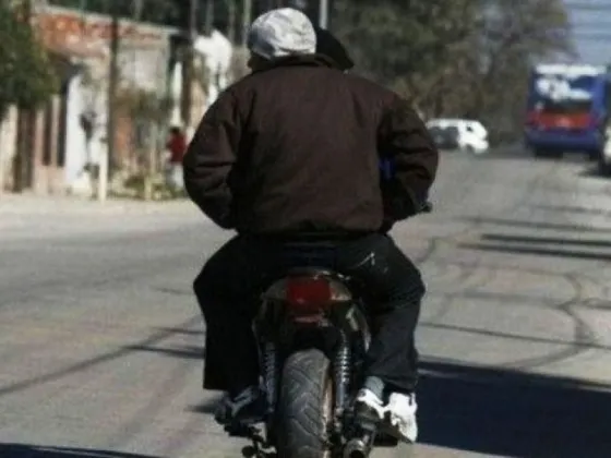 Chorros se robaron una motocicleta que había quedado estacionada en la calle