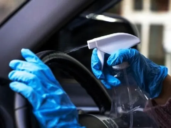 El sencillo truco de limpieza para que el interior del auto huela a nuevo