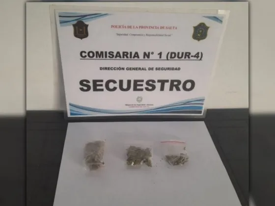 SALVADOR MAZZA: Fueron demorados dos jóvenes y les secuestraron envoltorios con droga