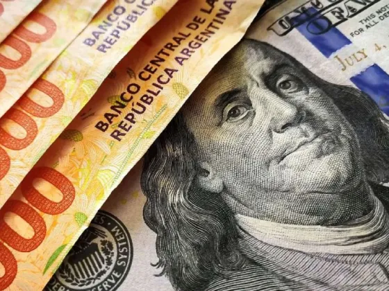 Comprar dólares cada vez es más caro: El gobierno oficializó algunas medidas luego del acuerdo con el FMI