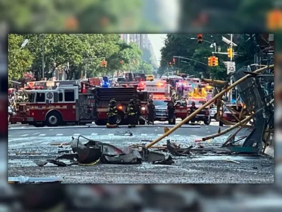 Colapsó una grúa, se incendió y cayó desde gran altura en pleno Manhattan