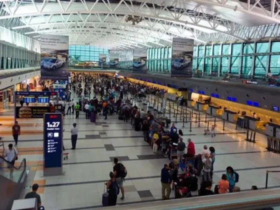 Conmoción en un vuelo de Barcelona a Ezeiza: murió una mujer de 46 años que viajaba con su hija
