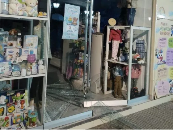 Sorprendieron infraganti a salteño que intentó sustraer elementos del interior de un local comercial