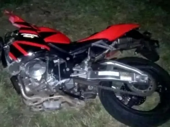 Conmoción por la muerte de un motociclista que salió a asistir a un amigo y despistó en medio de la ruta