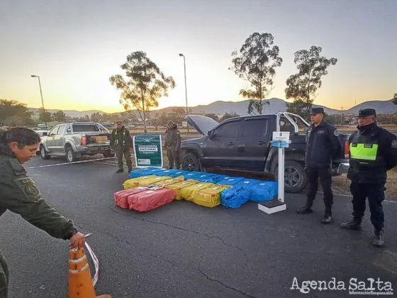 Atropellaron un gendarme escapando de un control con 500 kg de hojas de Coca