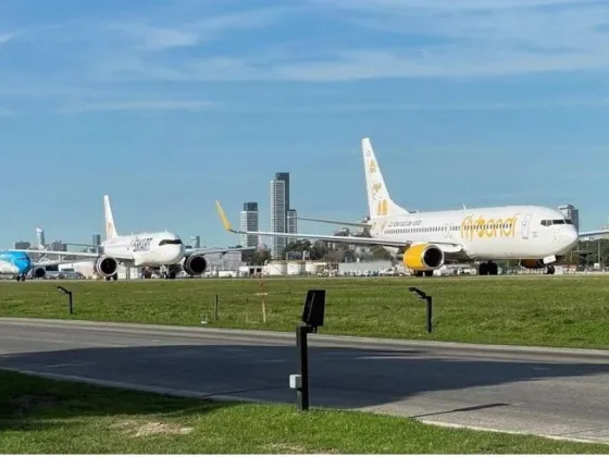 Un hombre se descompensó en un vuelo que salió de Bariloche y murió en Neuquén tras un aterrizaje urgente