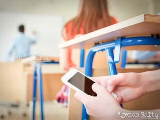 La Unesco pide prohibir los celulares en las aulas porque bajan rendimiento escolar