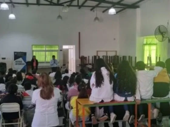 Taller preventivo sobre consumo problemático de drogas en El Galpón