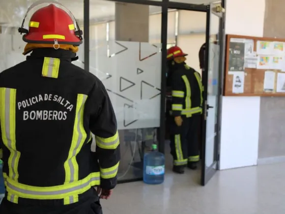 Bomberos de la Policía se oponen a que bomberos voluntarios puedan expedir certificados de seguridad