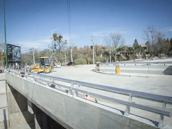 Hoy habilitan uno de los puentes sobre el paso bajo nivel del acceso a Grand Bourg