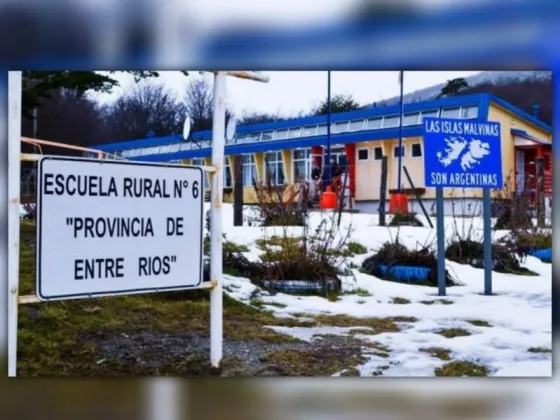 La mesa solitaria: votarán solo 4 personas en una escuela del fin del mundo