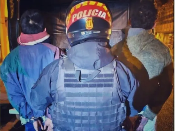 Quisieron robar a un taxista y los atrapó la policía