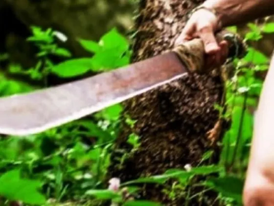 Machirulo fue acusado de agredir a su expareja y amenazarla con un machete