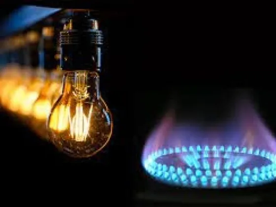 El Gobierno analiza si habrá aumentos en YPF y en las tarifas de gas y electricidad por la suba del dólar
