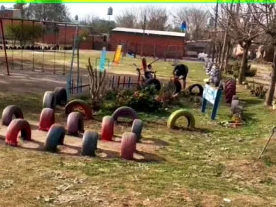 Transformaron un terreno abandonado en una plaza para que los nenes tengan donde jugar
