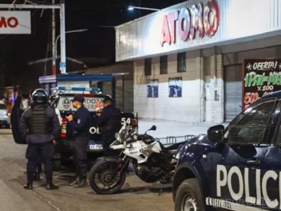 Desvalijaron una carnicería y hubo intentos de saqueos en supermercados: fuerte custodia policial