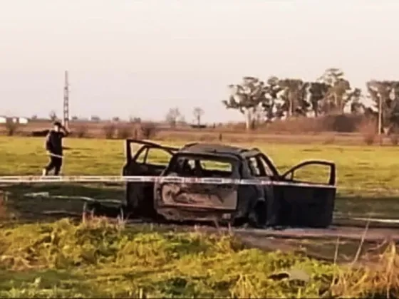 Encontraron dos cuerpos calcinados dentro de un auto e investigan si se trató de un doble crimen