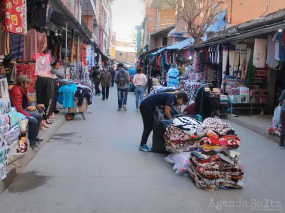 VIDEO: Bolivianos preocupados por la posible dólarización de Argentina