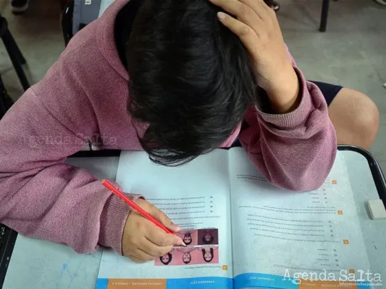 Aunque más alumnos terminan a tiempo la secundaria, sólo el 13% logra un nivel aceptable